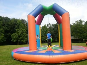 Swing him off mieten bei Carpe Diem Events aus Kreis Heinsberg.