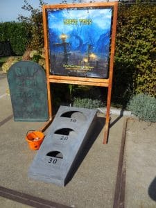 Halloween Spiel Grave Toss ist zu Mieten bei Carpe Diem Events aus NRW