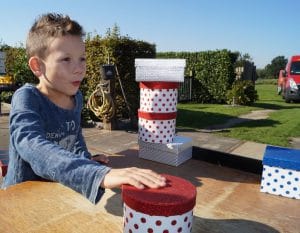 Kadootjes schuiven Kerst  is te huur bij Carpe Diem Events & Verhuur uit Limburg.