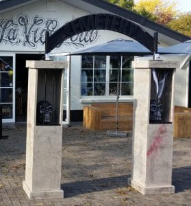 Halloween Friedhof Säulen mieten Sie bei Carpe Diem Events aus NRW