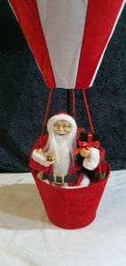 Weihnachtsmann in Luftballon zu Mieten bei Carpe Diem Events aus NRW.