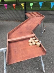 Tisch und Holzspielen mieten bei Carpe Diem Events aus Kreis Heinsberg, NRW.
