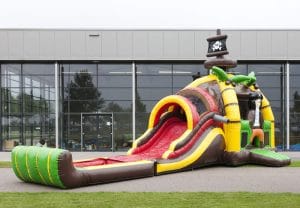 Hüpfburg Vermietung Kreis Heinsberg bei Carpe Diem Events. Hüpfburg Pirat XXL mit Schwimbecken
