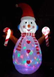 aufblasbarer Schneemann rot zu mieten bei Carpe Diem Events aus NRW.