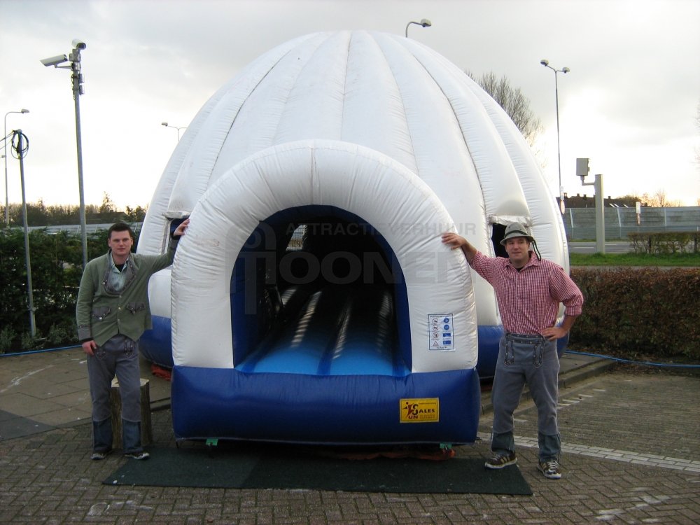 Springkussen iglo is te huur bij Carpe Diem Events & Verhuur uit Limburg.