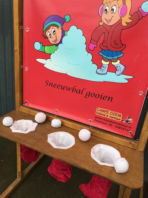 Sneeuwbal Gooien is te huur bij Carpe Diem Events & Verhuur uit Limburg.